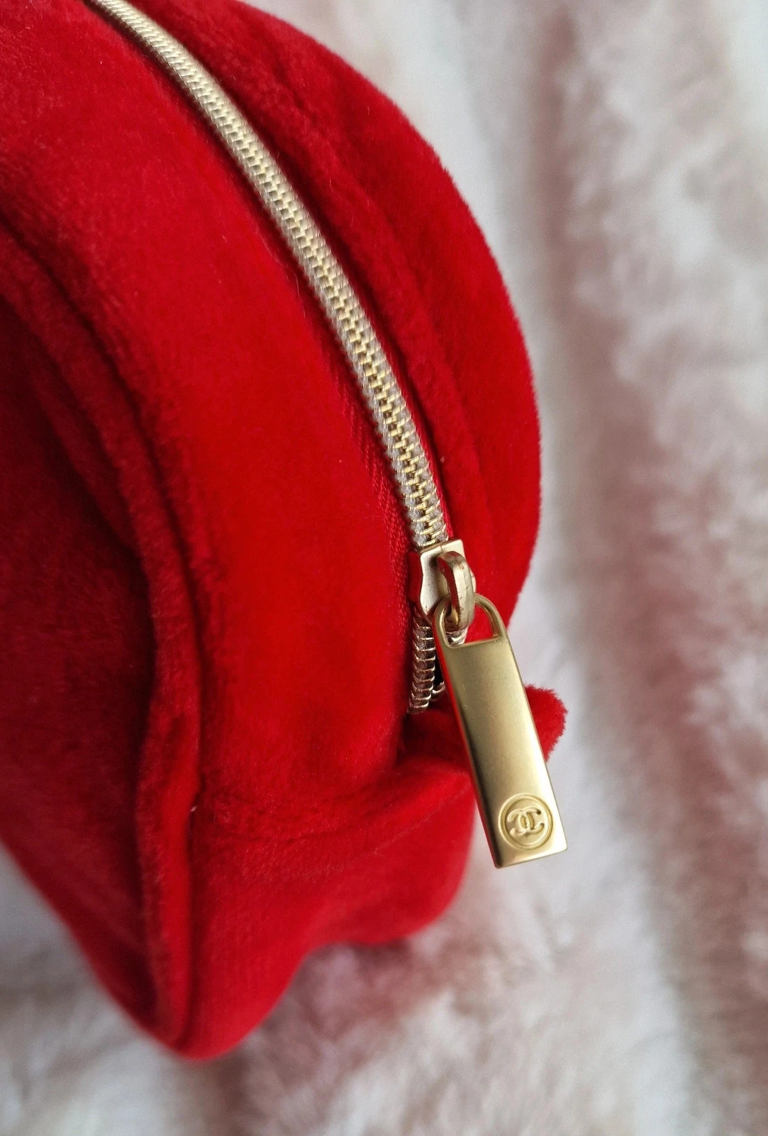 Chanel Makeup red velvet pencil case – Brand new – VIP gift – photo 5